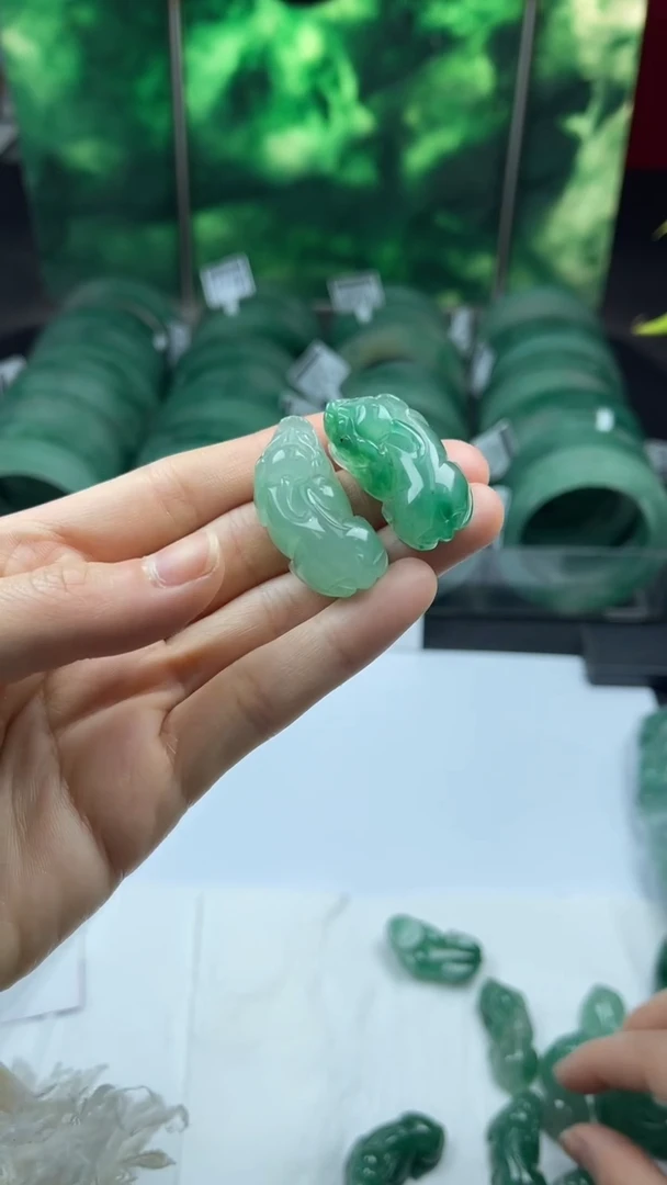 【闪购商品】石英质玉颈饰未镶嵌天然非洲翠貔貅多样性发一件