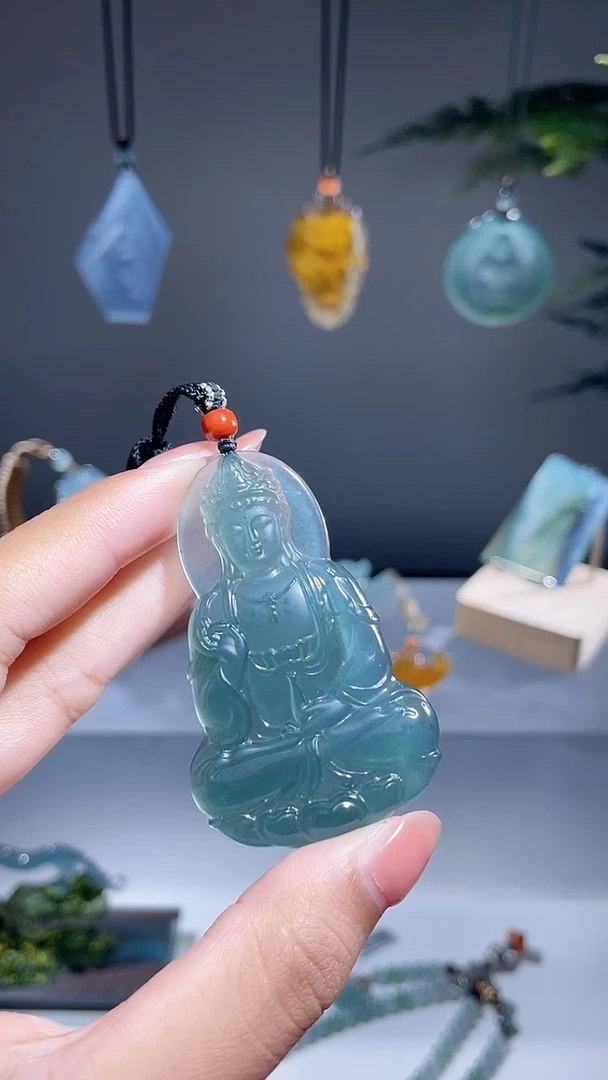 颈饰未镶嵌翡翠观音