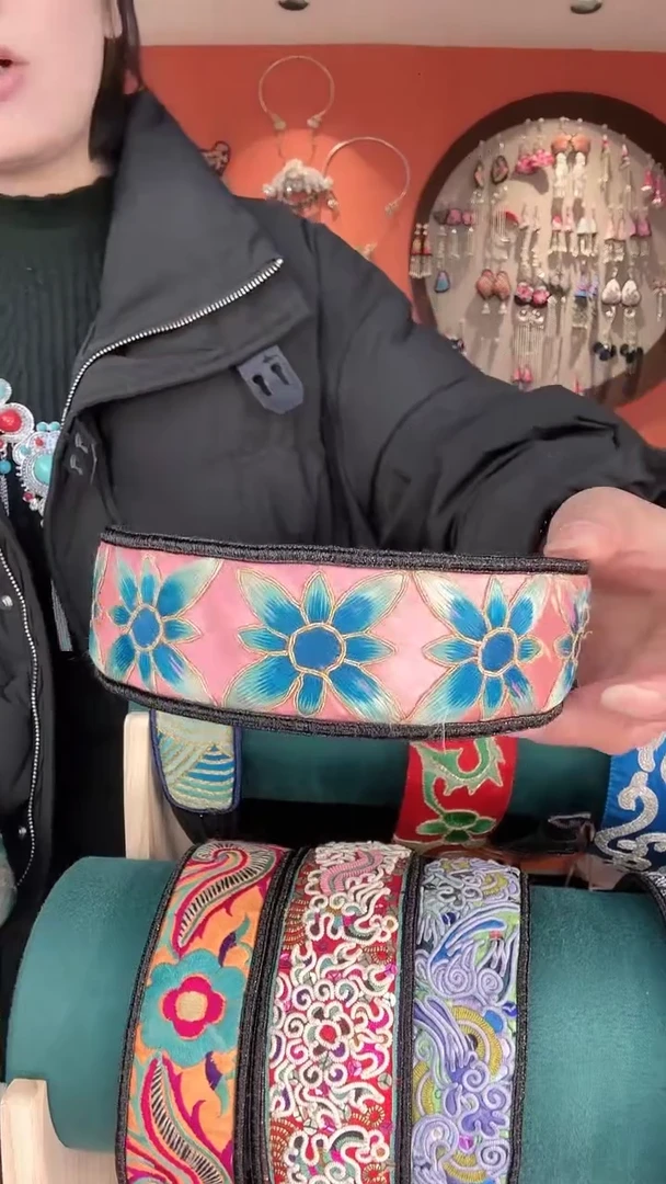 织绣非遗手工苗绣刺绣饰品62