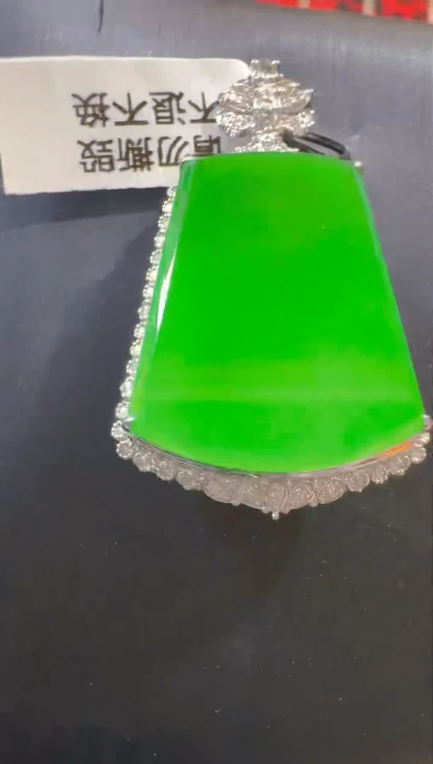 吊坠(赠链)18K金镶嵌翡翠天然A货翡翠