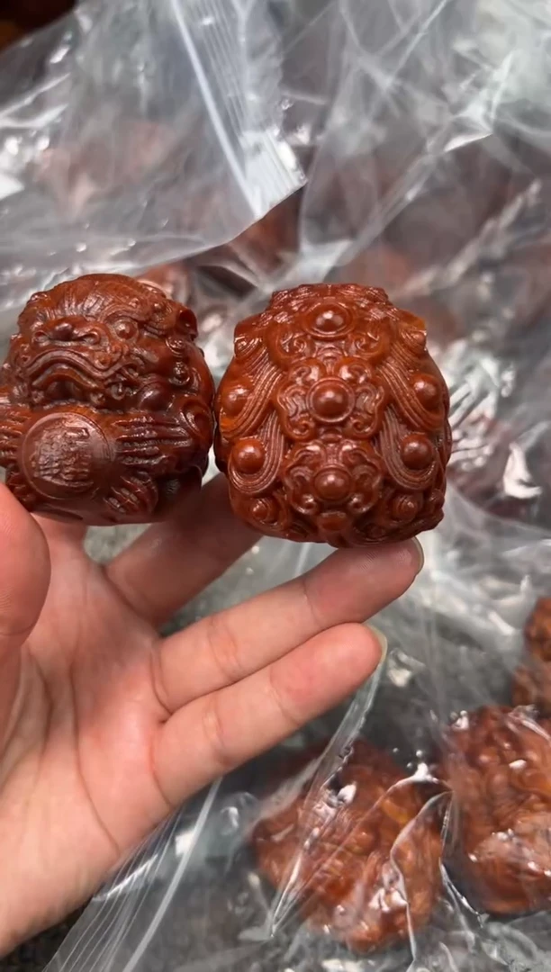 柏木（崖柏）貔貅 黑骨手把件 到手一个