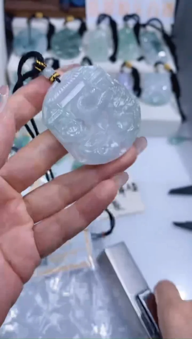 颈饰未镶嵌翡翠吊坠