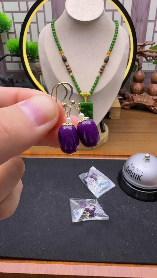 14K金镶嵌苏纪石（舒俱来）耳钉E41