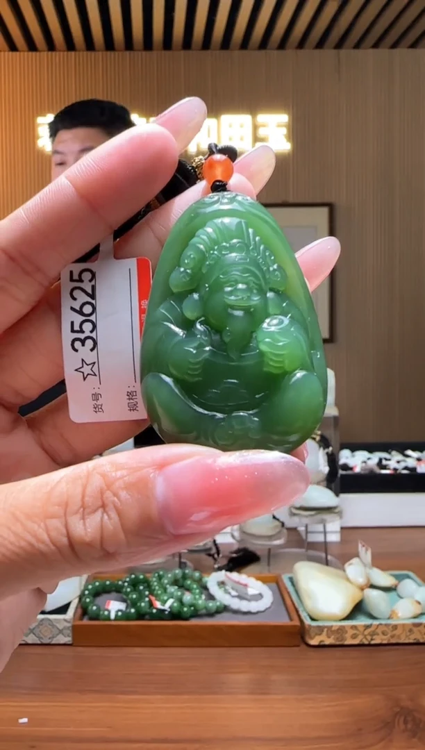 颈饰未镶嵌和田玉0