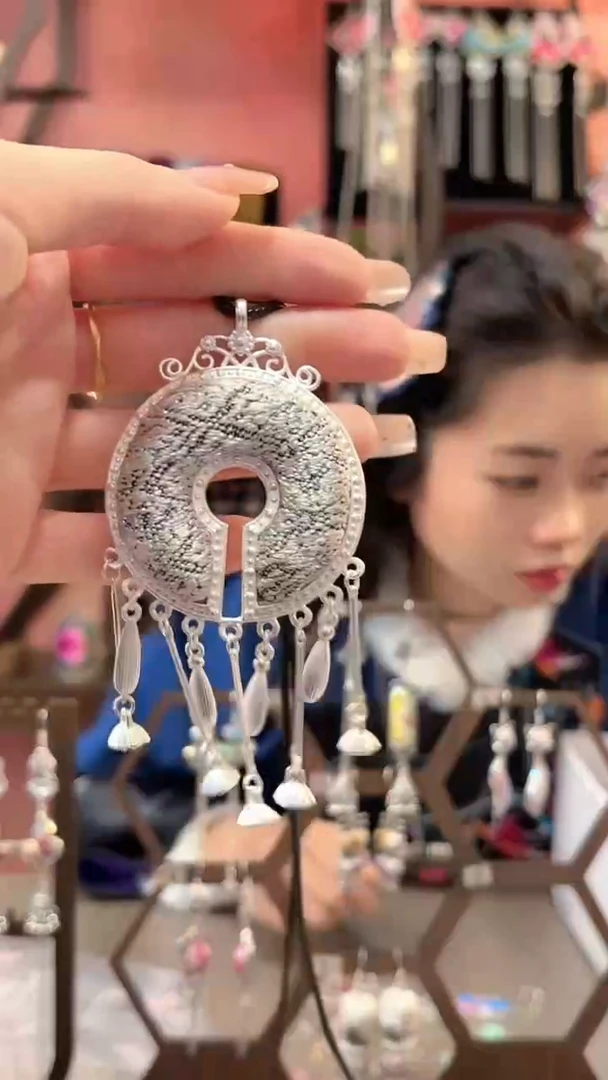 织绣云织谣民族风精美饰品   99