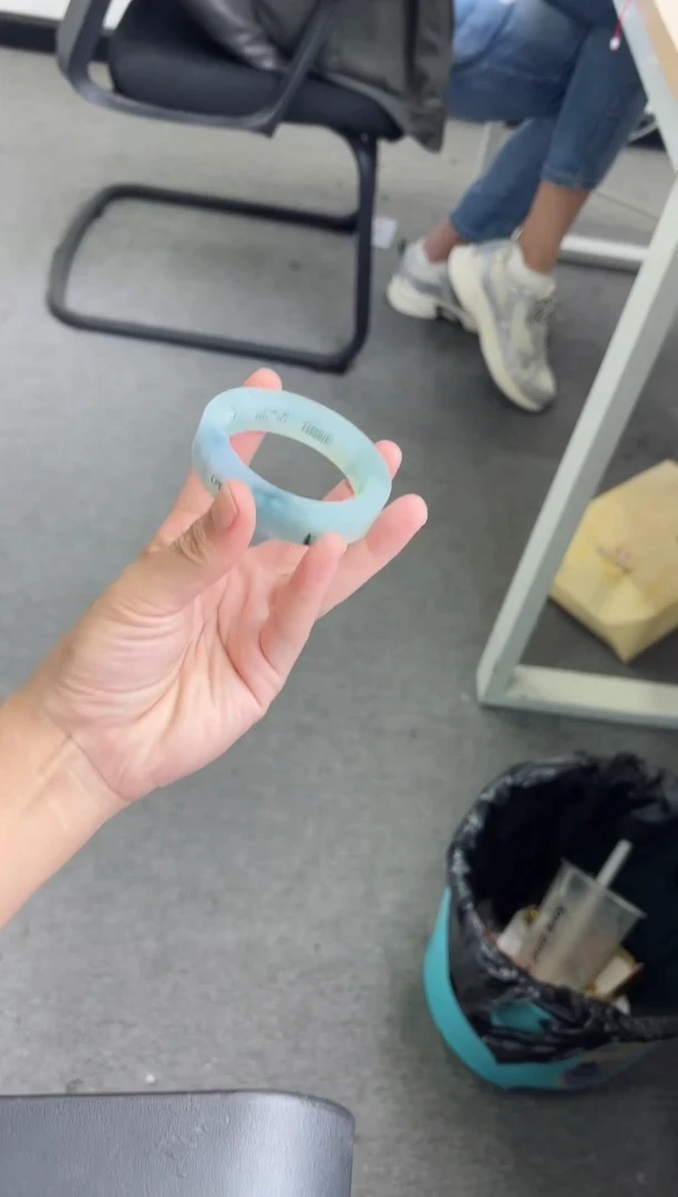 未镶嵌手镯定制翡翠均****奶手镯