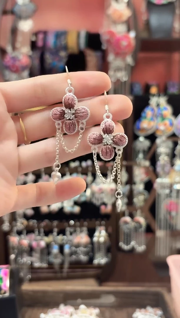 织绣 云织谣民族风精美饰品   500