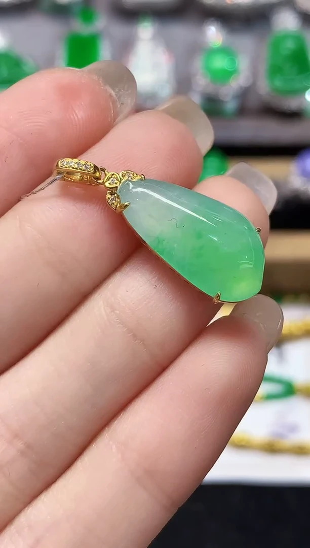 吊坠(不含链)18K金镶嵌翡翠多样性发其一