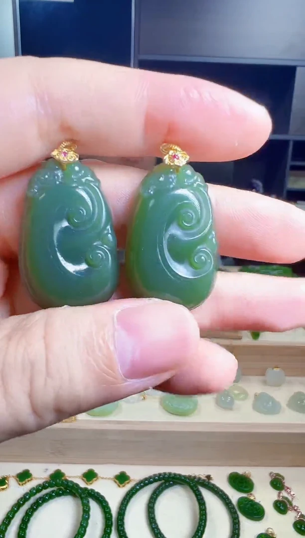 颈饰银S925镀金镶嵌和田玉如意吊坠