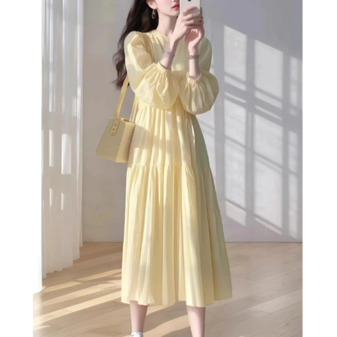 法式泡泡袖圆领连衣裙女2025春季新款裙子度假风超仙收腰大摆长裙