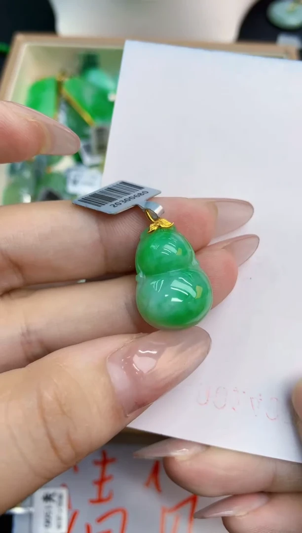翡翠18K金镶嵌颈饰1