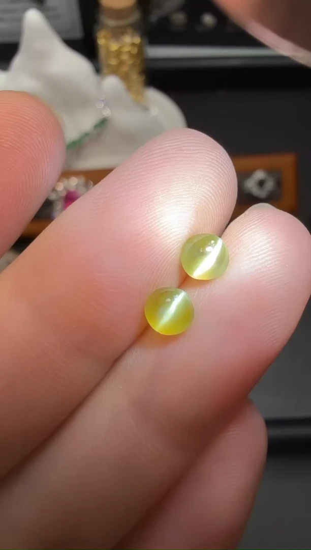 裸石金绿宝石猫眼配对1.36CT-A120-2P