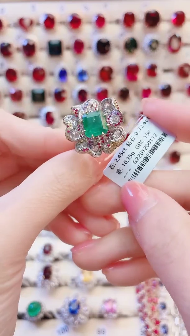 18K金镶嵌戒指祖母绿1