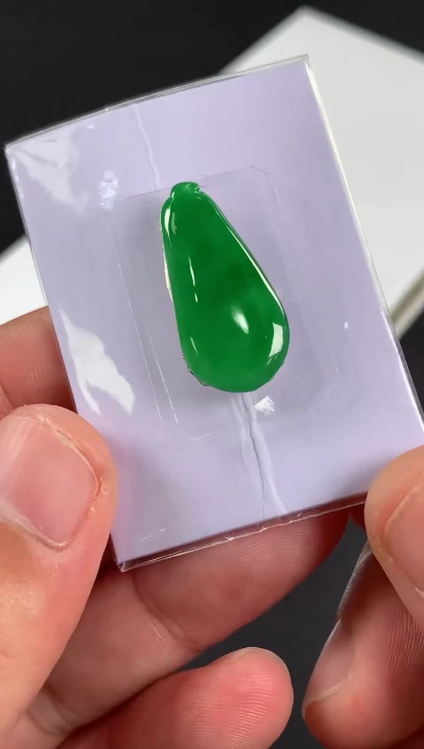 未镶嵌定制翡翠城*翡翠