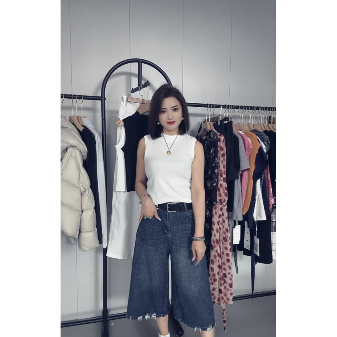 艳艳家 吊带运动风ins设计修身通勤时尚