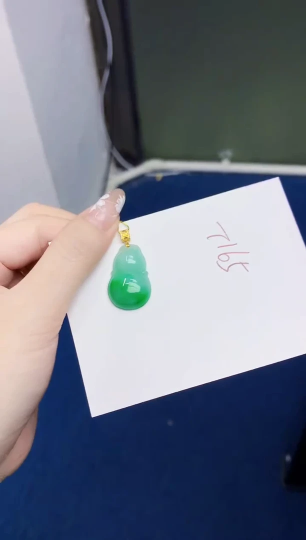 翡翠18K金镶嵌颈饰天然缅甸A货翡翠