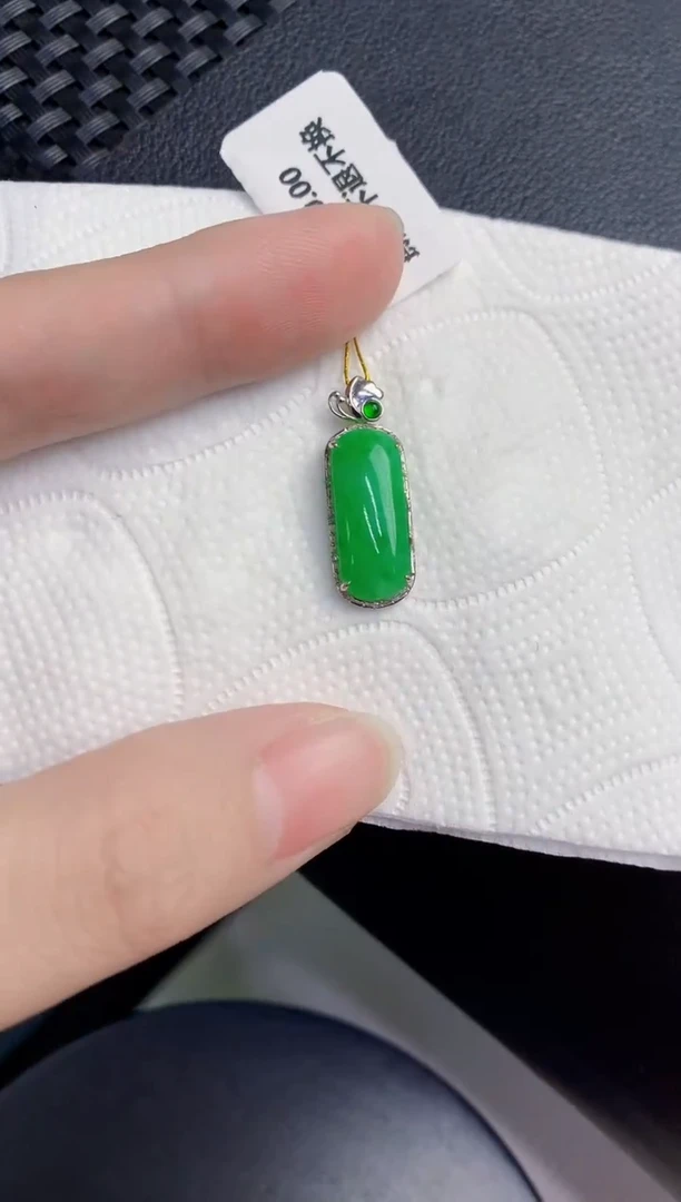 颈饰18K金镶嵌翡翠天然翡翠缅甸A货