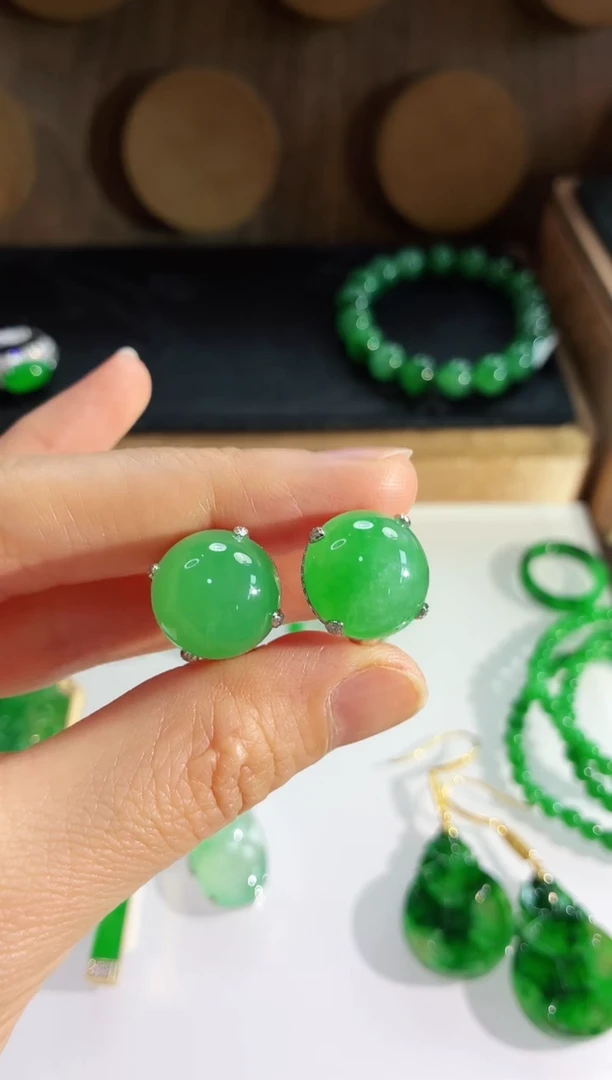 翡翠18K金镶嵌耳饰耳饰