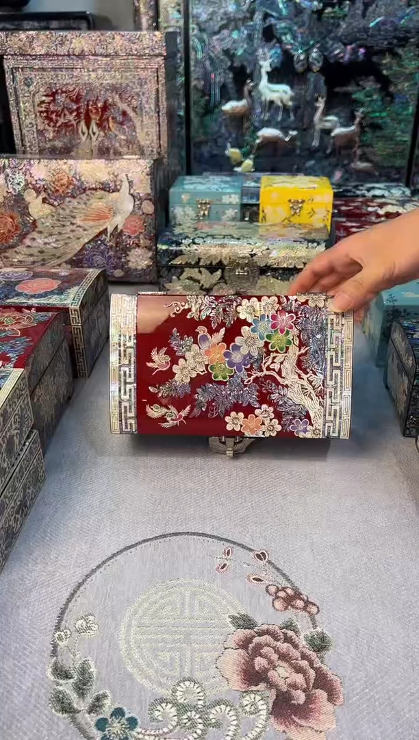 鱼锁绒布底·弘贝雅螺钿漆器文化馆