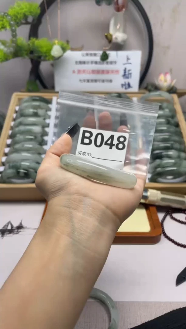 【闪购商品】石英质玉（天山翠）手镯未镶嵌b048