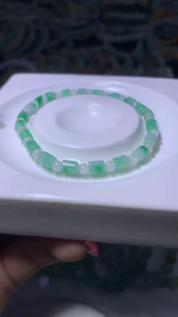 翡翠未镶嵌颈饰一****考MXX038744