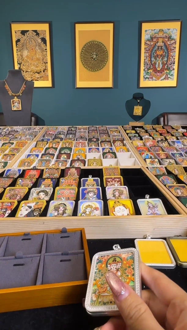 吊坠骑着蜗牛定制双面69