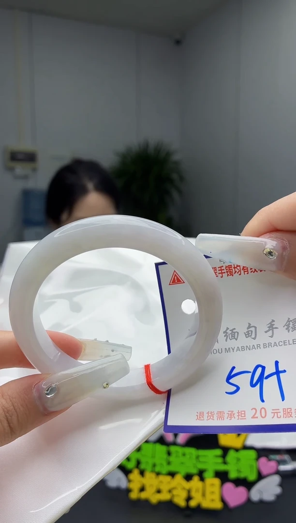 翡翠手镯未镶嵌1