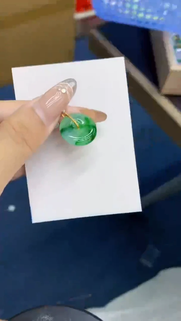 颈饰18K金镶嵌翡翠111