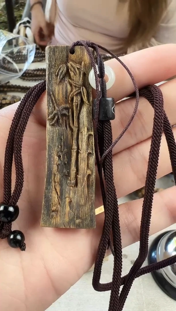 沉香吊坠奇楠沉水浮雕刻牌子发一个