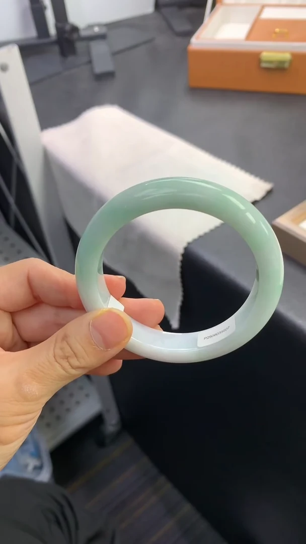 未镶嵌手镯翡翠退货需手镯吊牌标签完好