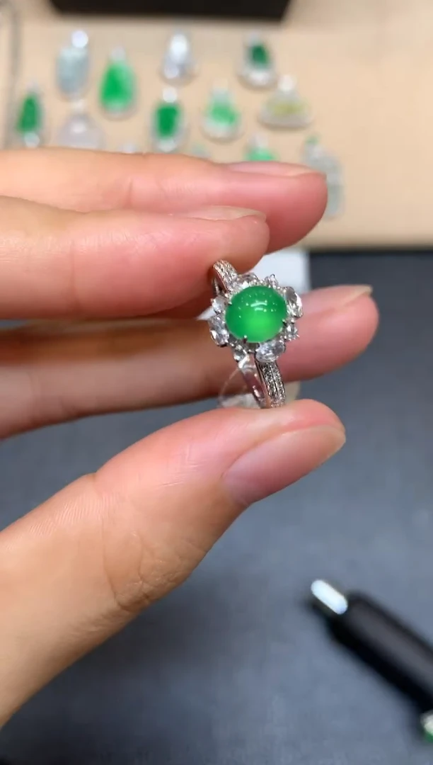 18K金镶嵌戒指翡翠蛋面【无服务费