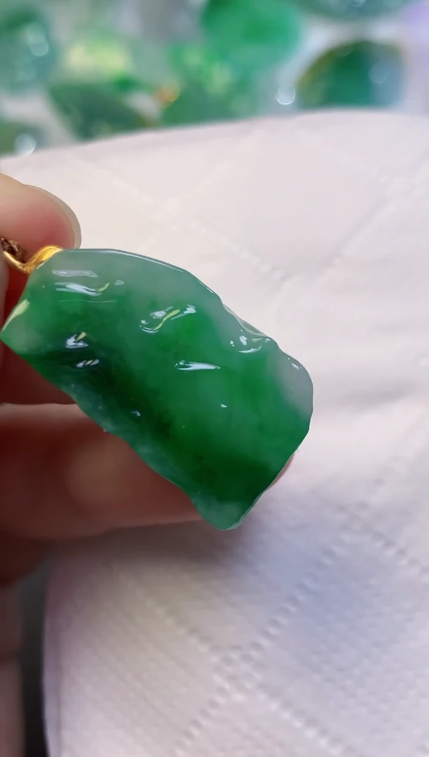 颈饰未镶嵌翡翠