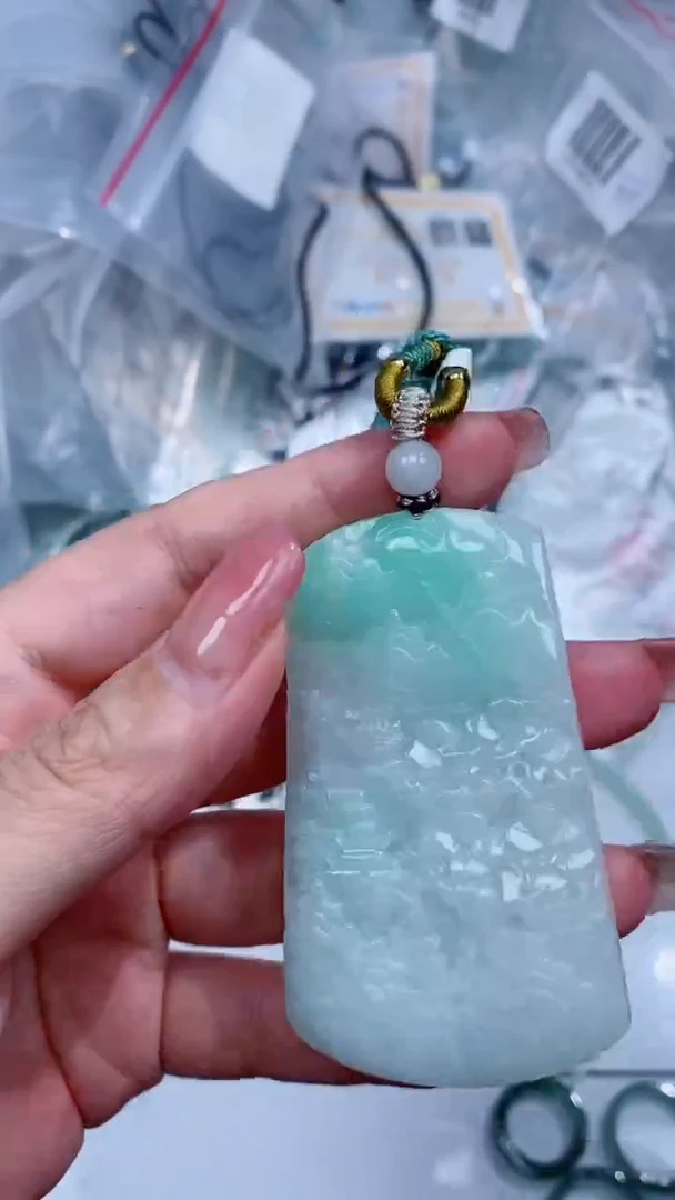翡翠未镶嵌颈饰吊坠