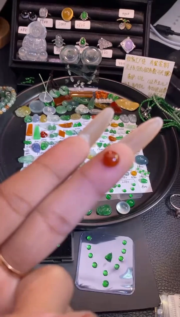 【闪购商品】翡翠挂件未镶嵌蛋