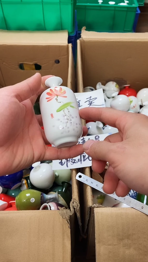 摆件12.20晚微瑕小花瓶摆件（介意慎拍）器型歪缩釉