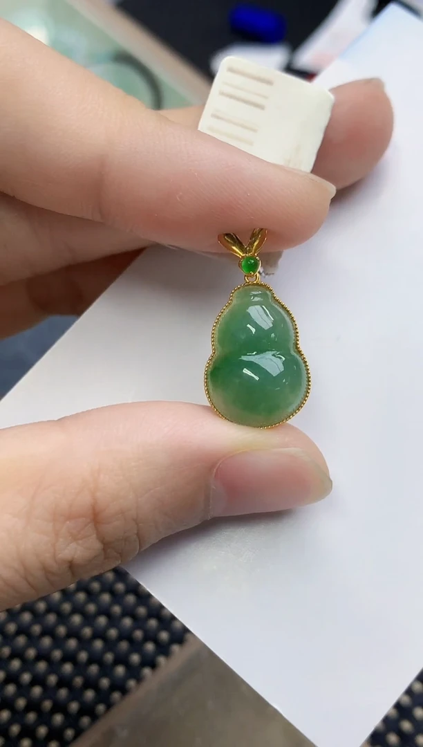 翡翠18K金镶嵌颈饰天然缅甸A货翡翠