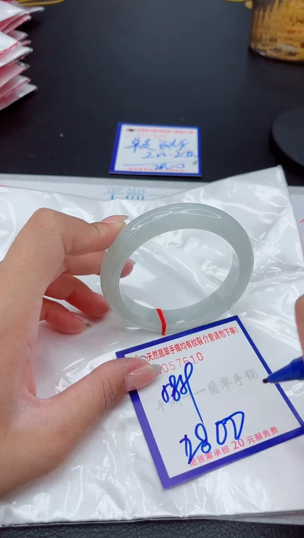 翡翠手镯未镶嵌1