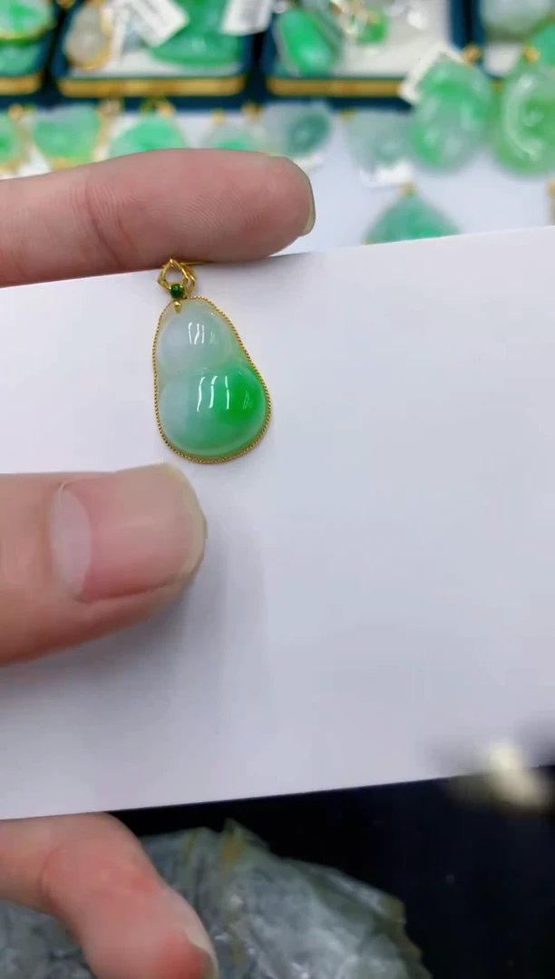 颈饰18K金镶嵌翡翠111111
