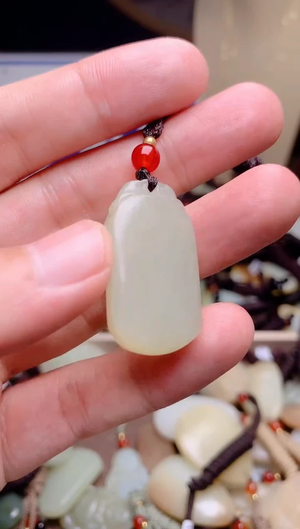 和田玉未镶嵌颈饰1