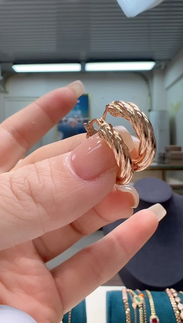 【闪购商品】18K金耳饰麻花圈圈耳环K红