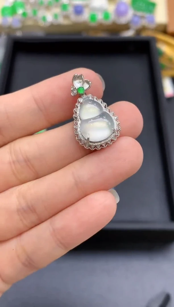 颈饰18K金镶嵌翡翠520-中国好珍宝