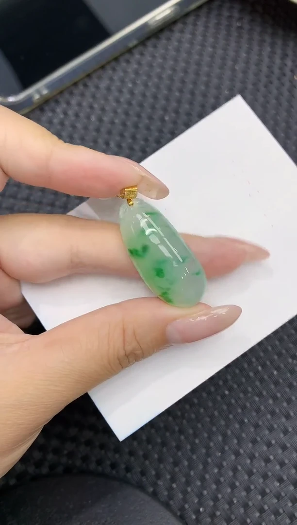 翡翠18K金镶嵌颈饰111111111