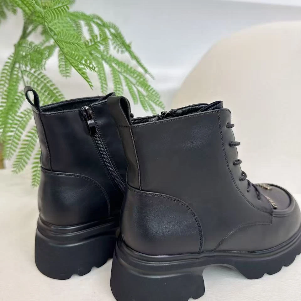 Ww952秋冬低跟女鞋时装短靴百搭机车靴厚底切尔西冬靴马丁靴