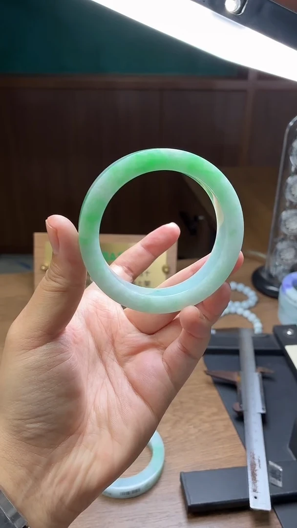 未镶嵌手镯定制翡翠粉**儿定制