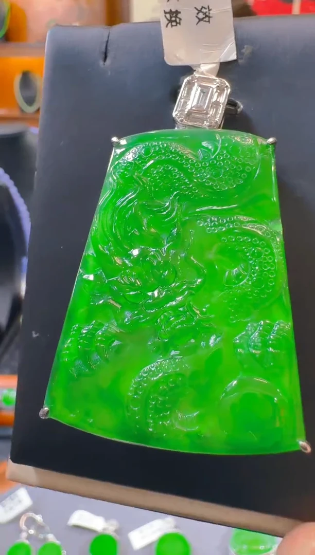 吊坠(赠链)银S925镶嵌翡翠天然A货翡翠