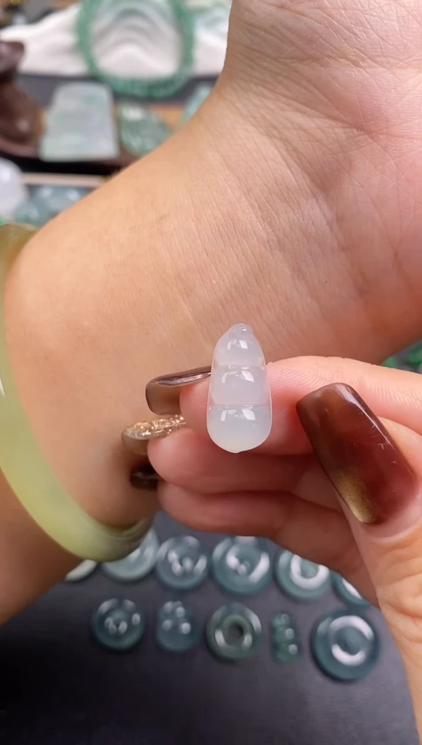 颈饰未镶嵌翡翠福豆