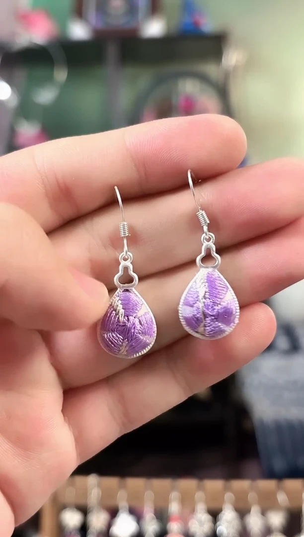 彩云南阁非遗老绣饰品019