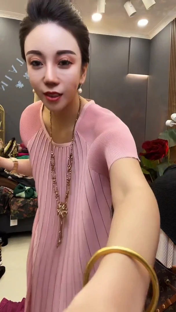 聚酯纤维（涤纶）粉色百褶裙