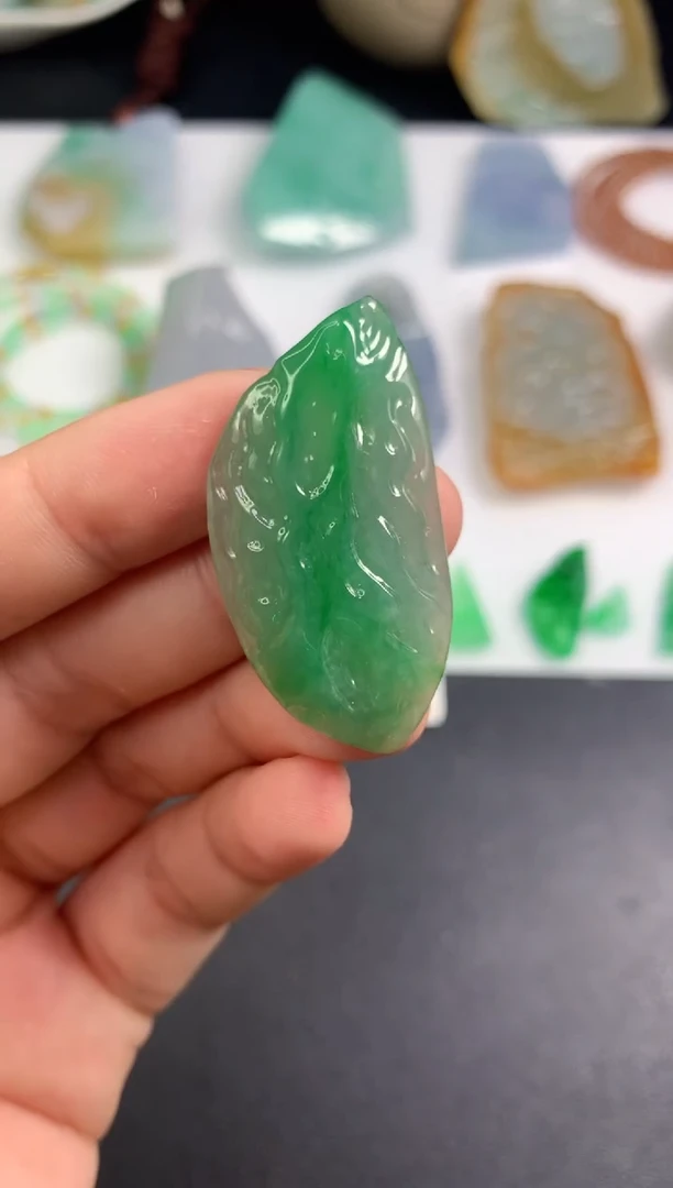 颈饰未镶嵌翡翠