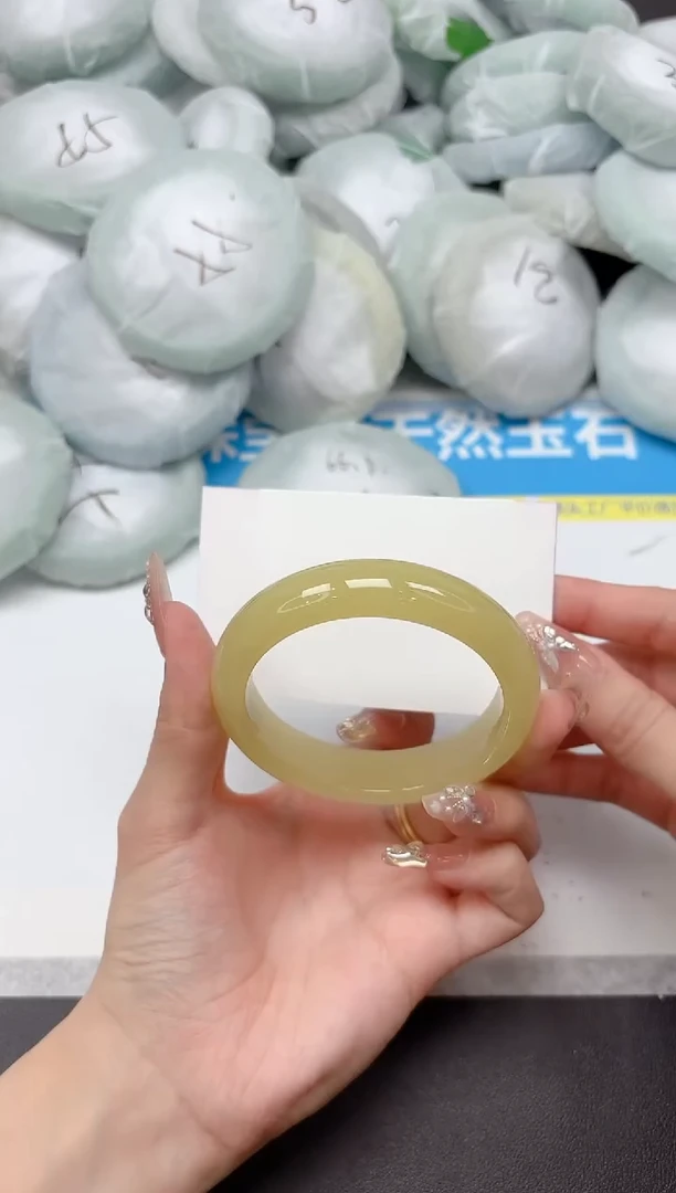 未镶嵌手镯石英质玉84-56.0